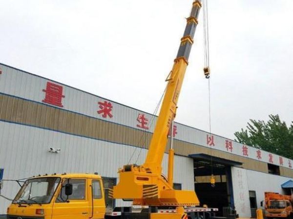 常熟市吊车出租电话_吊车出租需要注意的安全问题